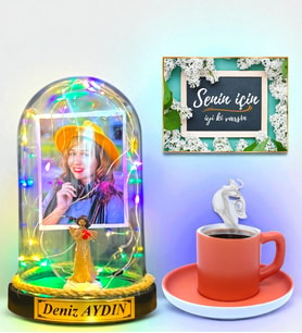 Renkli Led Işıklı Fotoğraflı İsimli Fanus ve Renkli Türk Kahvesi Fincanı Hediye Seti - Turuncu Fincanlı (Model 5)