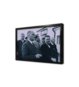 Atatürk Tcdd Önünde Çerçeveli Mdf Tablo