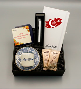 29 Ekime Özel Tasarımlı Kişiye Özel Beyaz Defter & Kişiye Özel Lacivert Tasarımlı Beyaz Fincan & Beyaz Roller Kalem & Mehmet Efendi Türk Kahvesi Hediye Seti