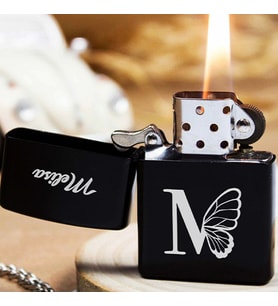 Kişiye Özel İsimli Benzinli Siyah Zippo Çakmak - Kelebek Harf Baskılı