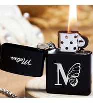 Kişiye Özel İsimli Benzinli Siyah Zippo Çakmak - Kelebek Harf Baskılı