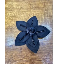 SİYAH BONCUK İŞLEME SİYAH ÇİÇEK ARMA DİKİŞ APLİKE 14X14 CM