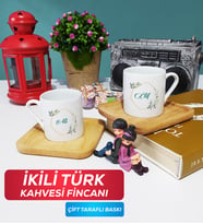 İkili Çiçek Tasarımlı İsme Özel Türk Kahvesi Fincanı Ahşap Altlıklı