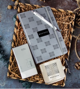 eJOYA Kişiye Özel Defter Kalem & Latte Kupa & Bargello 561 Erkek Parfüm Hediye Kutusu 112632