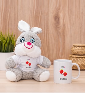 Kişiye Özel Sevimli Çilekler Peluş Tavşan ve Beyaz Kupa