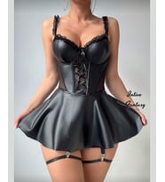 Intive Suni Deri Yanları Transparan ve Önü Örgü Detaylı Jartiyerli Mini Gotik Gecelik/Babydoll (Siyah)
