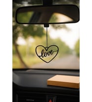 Kalp Şeklinde "Love You" Yazılı Araba Süsü  Lazer Kesim Siyah Metal  Dikiz Aynası Askılı