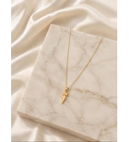 Kişiye Özel 925 Ayar Gümüş Minimalist Havuç Kolye (Gold)