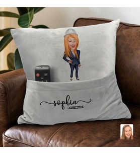 BK Gift Kişiye Özel Kadın Mühendis Karikatür Tasarımlı Organizer Kumanda ve Atıştırmalık Cepli Gri Kırlent Yastık- 1 Arkadaşa Hediye, Cepli Yastık
