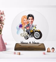 BK Gift Kişiye Özel Evleniyoruz Karikatürlü Yuvarlak Ahşap Standlı Biblo-8