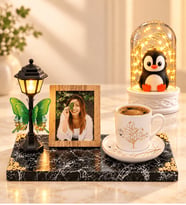 Fotoğraflı Sokak Lambalı Hayat Ağacı Porselen Kahve Fincanı ve LED Penguenli Fanus