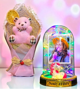 Sizlere Özel İsimli Fotoğraflı Renkli Led Işıklı Fanus ve Pembe Peluş Ayıcık Buketi (Model 10)