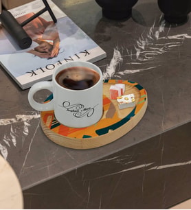 BK Gift Kişiye Özel Modern Art Tasarımlı Doğal Ahşap Tabaklı Türk Kahvesi Fincanı Sunum Seti Model 7