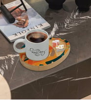 BK Gift Kişiye Özel Modern Art Tasarımlı Doğal Ahşap Tabaklı Türk Kahvesi Fincanı Sunum Seti Model 7