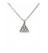 Triquetra Geometrik Sembol Kolye – 60 cm Zincirli Zamak Kaplama Unisex Kolye (Gümüş)