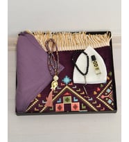 Çeyizlik Hediyelik Seccade Set – Kadife Kilim Desen, Eşarp, Tesbih, Takke, Esans ve Özel Kutu (Mor)