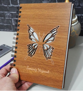 Kişiye Özel Kelebek Desenli Ahşap Kapaklı Defter - Ajanda - İsme Özel - A5 60 Yaprak (120 SAYFA) Hediyelik (Gümüş)