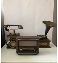 3 LÜ SET BLUETOOTH, USB, FM RADYO ÖZELLİKLİ NOSTALJİK RADYO + DEKORATİF METAL TELEFON KUMBARALI + DEKORATİF METAL GRAMOFON ÇEKMECELİ