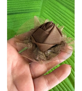 6X6 CM TÜLLÜ KAHVERENGİ GÜPÜRLÜ ÇİÇEK BROŞ YAAKA İĞNESİ AKSESUAR