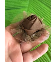 6X6 CM TÜLLÜ KAHVERENGİ GÜPÜRLÜ ÇİÇEK BROŞ YAAKA İĞNESİ AKSESUAR