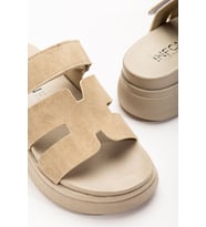 24422-HERMES Bej Dolgu Topuk Kadın Sandalet