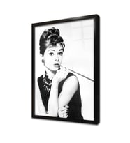 Siyah Beyaz Audrey Hepburn Çerçeveli Cam Tablo