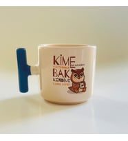 Kişiye Özel Kime Ne Yaptıysam Hakkettiğinden Baskılı Mavi Kulplu T Kupa (Beyaz)