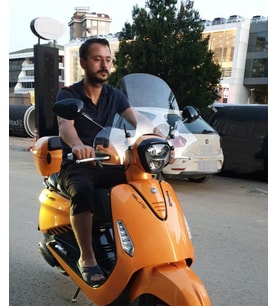 MOTOCAM Yuki Gelato 50 Ön Cam 2023-2026 Model 43cm Şeffaf Renkli 4mm APARATSIZ