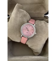 Taşlı Kadran Zarifliğin Temsilcisi Deri Kordonlu Kadın Kol Saati Moda Hediyelik İndirimli Kampanyalı Avantajlı Kuponlu Tarz Şık Unisex Premium Vintage Çelik Garantili Bileklik Set Tasarım Genç Lüks Moda Trend Ucuz SevgiliEşÇift