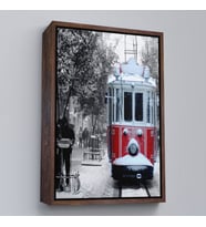 Çerçeveli Karlı Bir İstiklal Caddesi ve Nostaljik Tramvay Tablosu (Siyah)