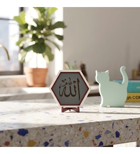 Minimalist Allah Yazılı Masaüstü Dekoratif Obje, Ev ve Ofis İçin Estetik ve Anlamlı Tasarım 10x10 cm
