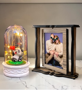 Kişiye Özel 2 Fotoğraflı Dönen Ahşap Çerçeve ve Pandalı LED Işıklı Fanus