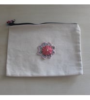 Pembe İşlemeli El Çantası