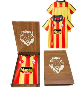 Galatasaray Orijinal 1999 - 2000 Retro Forma Ahşap Kutu Hediyeli