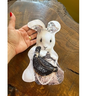 SÜNGER ÇANTALI TAVŞAN ARMA DİKİŞ APLİKE 25X15 CM