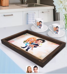 BK Gift Kişiye Özel Evleniyoruz Karikatürlü Doğal Ahşap Tepsi ve 2’li Kahve Fincan Seti-4