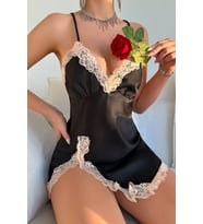 Merry See Dantel Büzgü Detaylı Yırtmaçlı Saten Gecelik (Siyah)