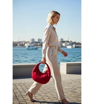 Kadın Yarım Ay Oval Formlu Omuz Çantası Günlük Kullanım İçin Modern ve Fonksiyonel Tasarım Seçeneği