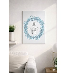 LOVE IS ALL YOU NEED YAZILI MAVİ ÇİÇEKLERLE SARILMIŞ ŞIK TASARIMLI MDF TABLO (27X18)