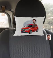 BK Gift Kişiye Özel Plakalı Erkek Renault Sandero Karikatürlü Dikdörtgen Araç Koltuk Yastığı-1