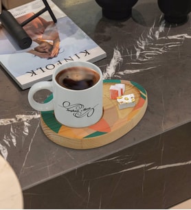 BK Gift Kişiye Özel Modern Art Tasarımlı Doğal Ahşap Tabaklı Türk Kahvesi Fincanı Sunum Seti Model 10