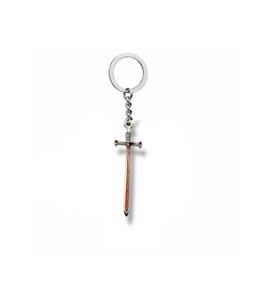 Kılıç Figürlü Haç Anahtarlık – Zamak Metal Unisex Gotik ve Sembolik Aksesuar