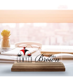 BK Gift Kişiye Özel İsimli Avukat Temalı Ahşap Tabanlı Akrilik Masa İsimliği-4, Ofis Dekoru, Mesleki Hediye, Ofis Hediyeleri