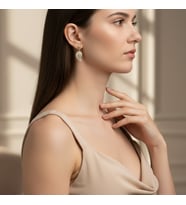 STİL İNCİSİ/XUPING JEWELRY YAPRAK ZİRKON TAŞLI KÜPE