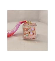 Figürlü içi Su Dolu Kare Hareketli Sevimli Anahtarlık/Çanta Süsü/ Araba Süsü (Pembe)