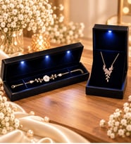 925 Ayar Gümüş Daldaki Kelebek Kolye ve Gold Manolya Çiçeği Bileklik Seti Işıklı Kutulu