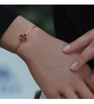 İkonik Alhambra Yonca Zultanit Taşlı Rose Gold Kaplama Asansörlü Bileklik