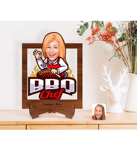 BK Gift Kişiye Özel Kadın Barbekü Chef Karikatürlü Ahşap Standlı 3D Biblo-1 (Beyaz)
