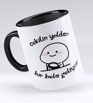 Bk Gift Bir Bela Geliyor Tasarımlı Siyah Kupa Bardak - Model 1