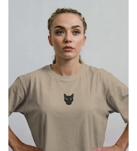 Kadın Siyah Kedi Baskılı Oversize Tişört – Minimal Black Cat Tasarım